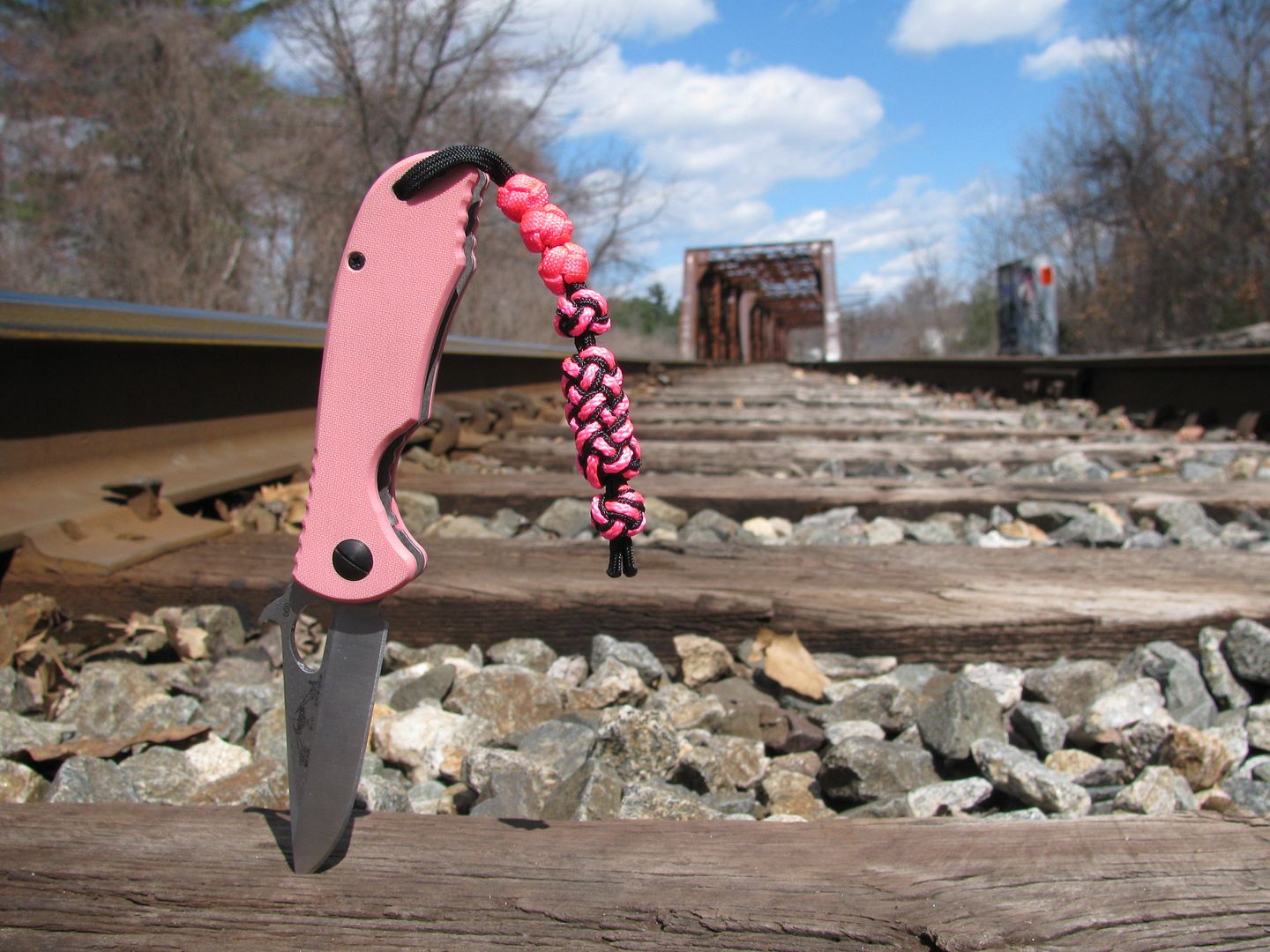 The paracord "three daughters lanyard" on a pink Emerson traveler knife Survivalist Forum